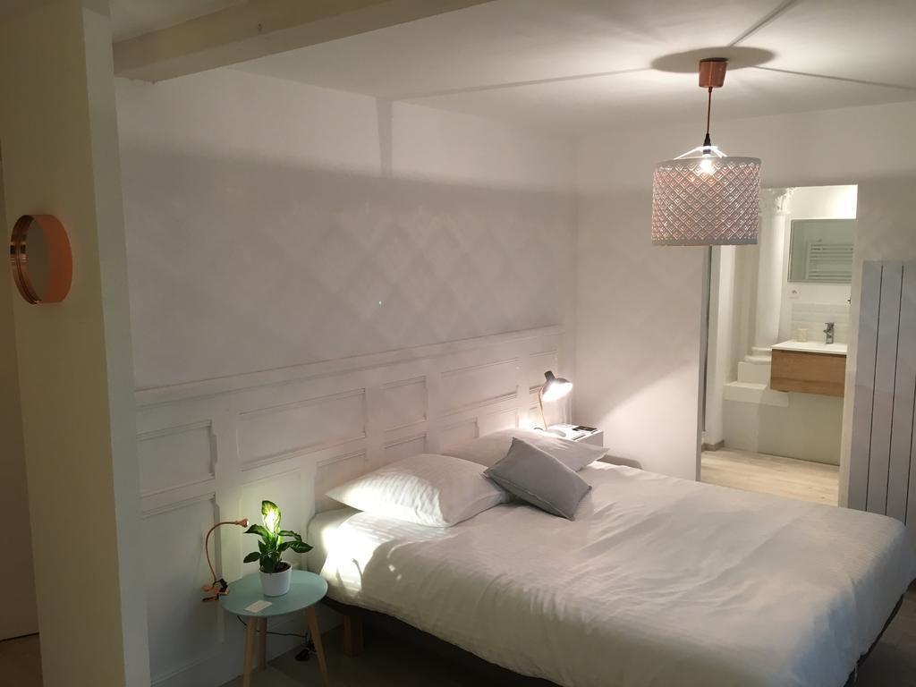 Gite Le Temple - Appart Hotel Verdun-sur-Meuse Bagian luar foto